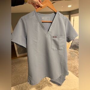 GREAT CONDITION FIGS SET S DUSTY BLUE TOP AND M JOGGER